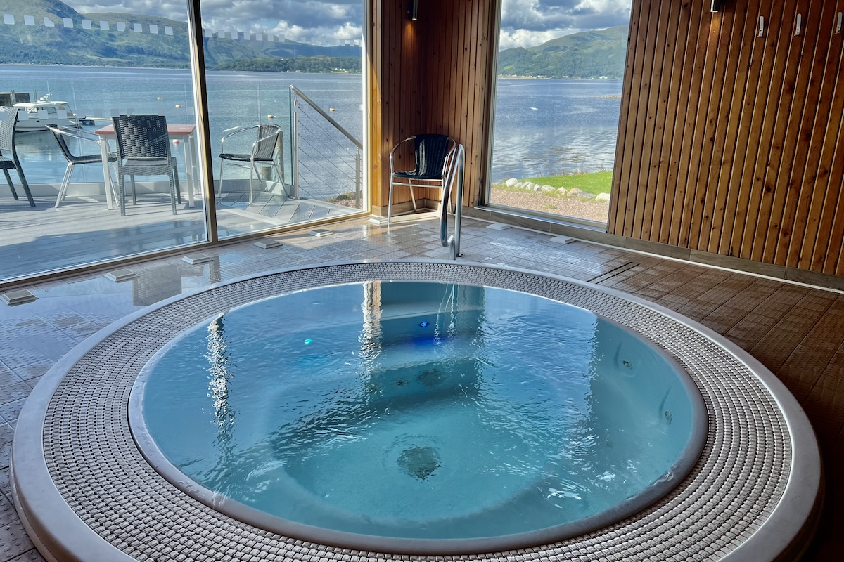 Hotel_Hot_Tub_1200X800.jpg