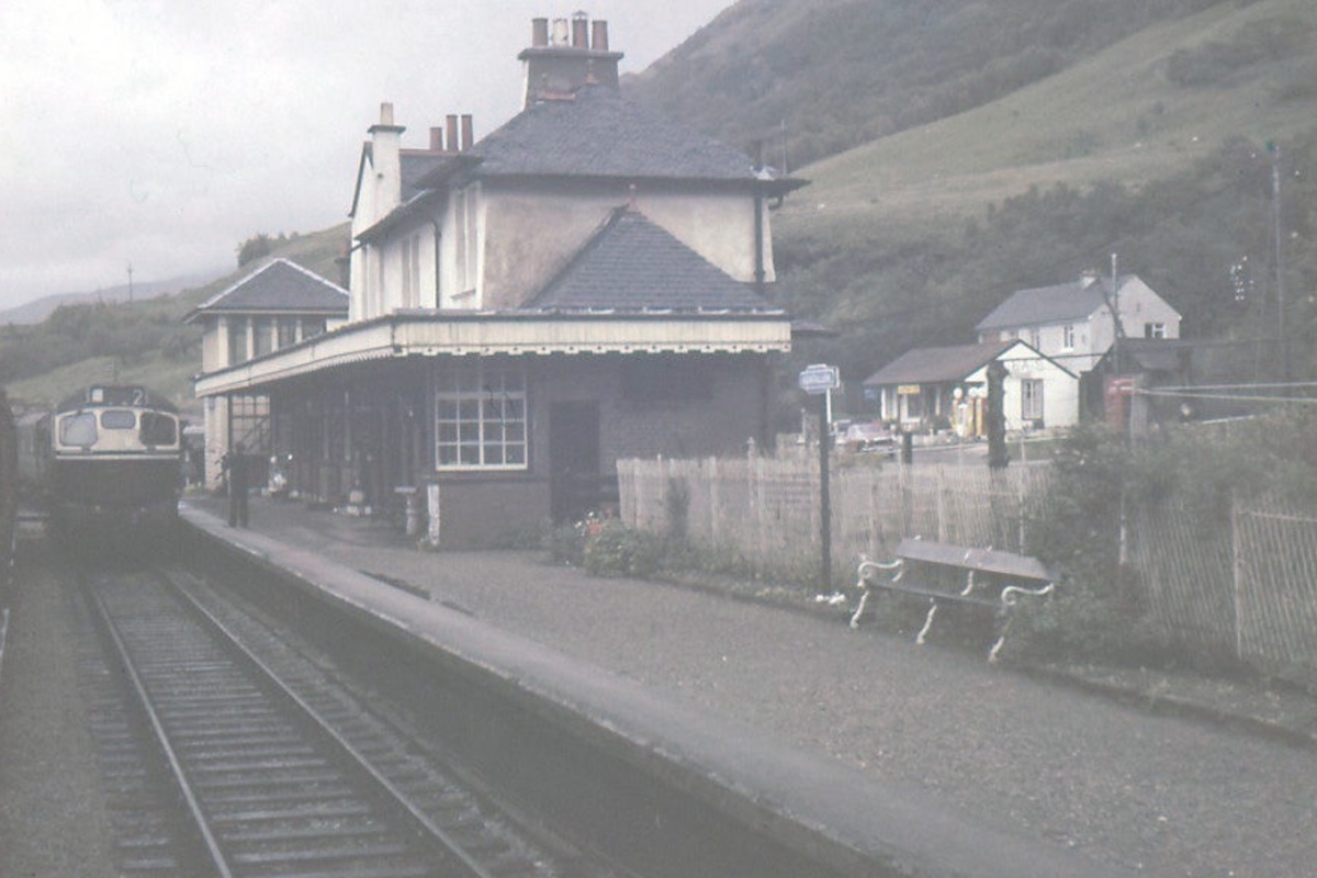 Black and white photograph of the platform and station at Kentallen